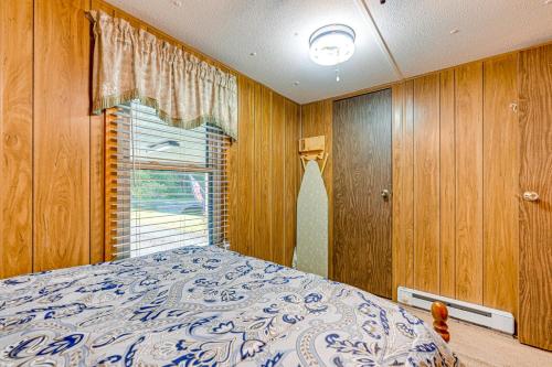 Creek Access and Spacious Yard Quiet Sylva Home! Creek Access and Spacious Yard Quiet Sylva Home!