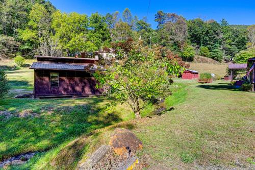 Creek Access and Spacious Yard Quiet Sylva Home! Creek Access and Spacious Yard Quiet Sylva Home!