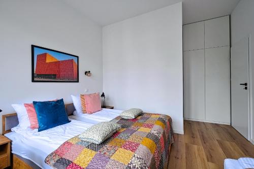 3 twin beds, 2 sofa beds