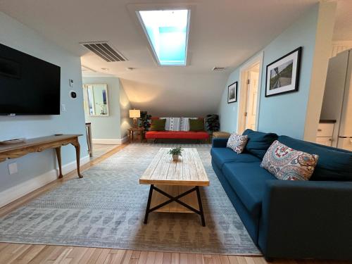 Apartment near Firehouse Theater in Newport - image 3