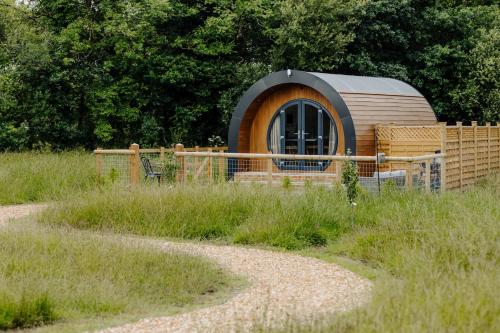 Pear Tree Pod with secluded outdoor bath - Dog Friendly