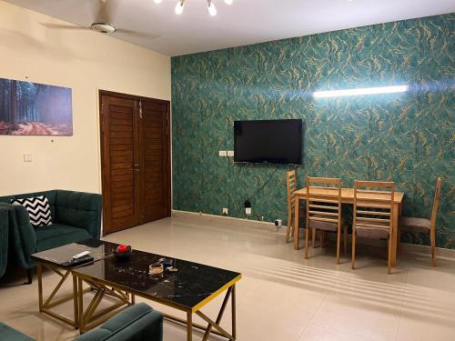 Family Apartment 2 bedrooms SAVOY Islamabad - image 3