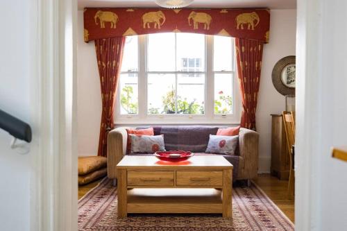 Spacious, Light-Filled 2 Bedroom Apartment, Londýn (fotografie 10)