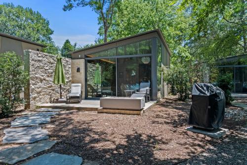 Lakeside Couples Retreat with Hot Tub in Malakoff, USA