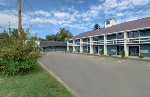 Yankee Clipper Inn - image 11