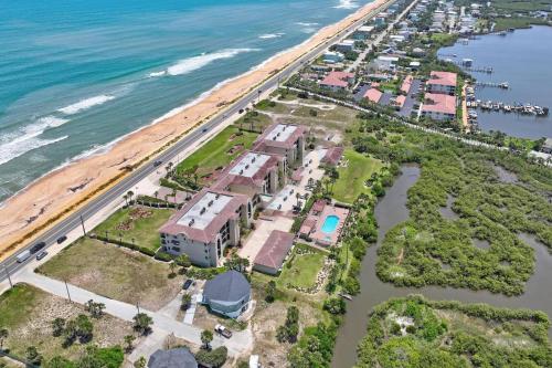 Oceanside Luxury Condo - Ocean View - Pool - Intracoastal Access in Flagler Beach, USA