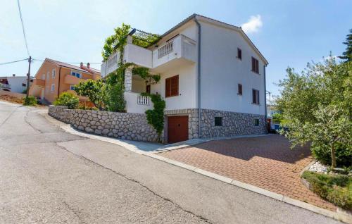 1 Bedroom Beautiful Apartment In Vrbnik