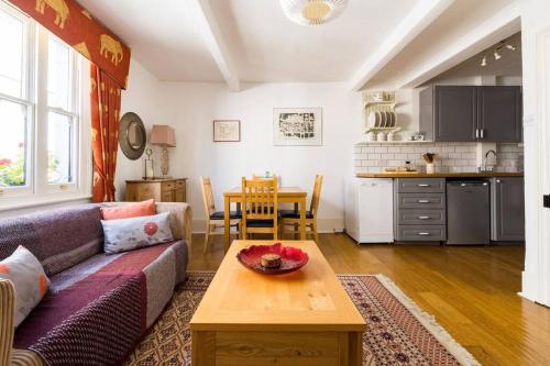 Spacious, Light-Filled 2 Bedroom Apartment, Londýn (fotografie 9)