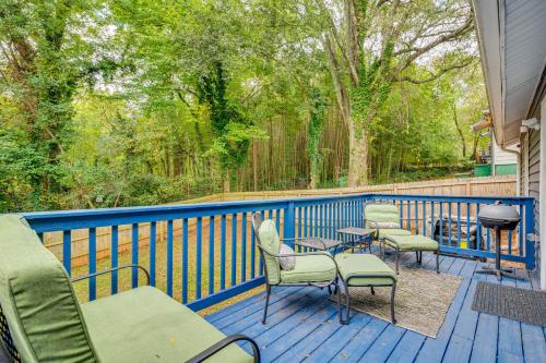 Minutes to Hospitals Atlanta Home with Deck and Grill in Browns Mill Park