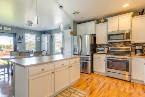 Denver Area Home 4 Mi to DIA and I-70 Access! in Aurora, USA