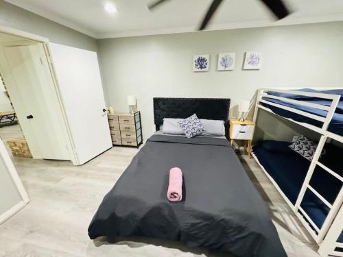 2710 Cozy near IKEA Downtown Zoo 12 people in Houston, USA
