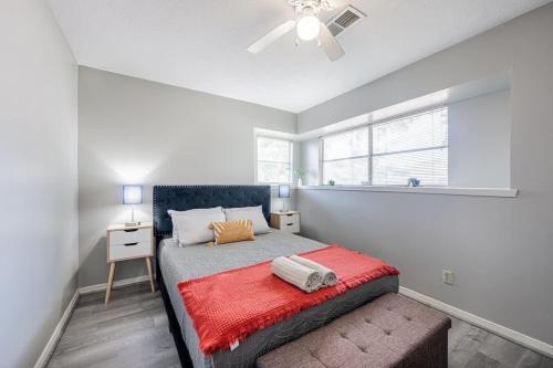 2710 Cozy near IKEA Downtown Zoo 12 people in Houston, USA
