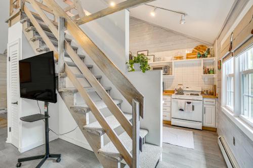 Serene Holmes Cottage Near Lakes and Trails! in Pawling