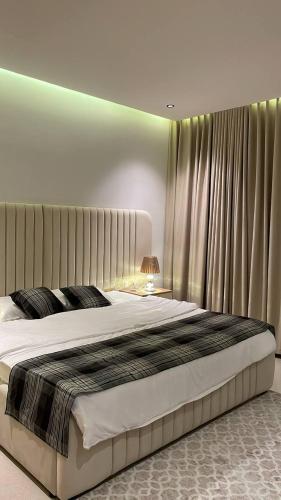 شقة دورين بغرفتي نوم ومطبخ near Janadriyah Festival