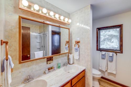 Corvallis 'Coyote Creek House' w/ Mountain Views! in Corvallis