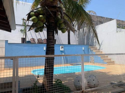 . Área de lazer com piscina
