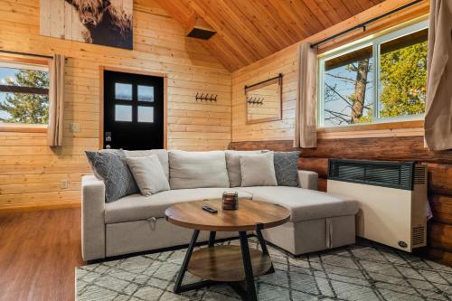 Charming Log Cabin Mountain Views, Philipsburg in Philipsburg (MT)