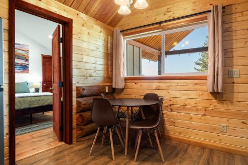 Charming Log Cabin Mountain Views, Philipsburg in Philipsburg (MT)