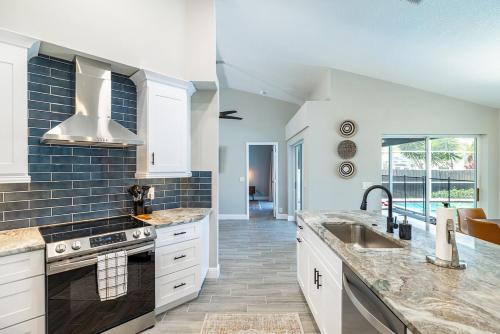 Cocina, Private Coastal Getaway to Connect and Celebrate in Palm Harbor (FL)