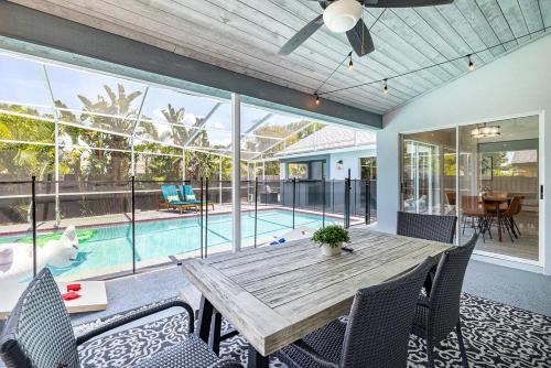 Vistas, Private Coastal Getaway to Connect and Celebrate in Palm Harbor (FL)