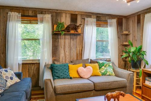 Nashville Getaway with Gazebo, 11 Mi to Downtown! in Nashville, USA