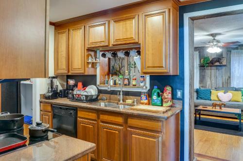 Nashville Getaway with Gazebo, 11 Mi to Downtown! in Nashville, USA