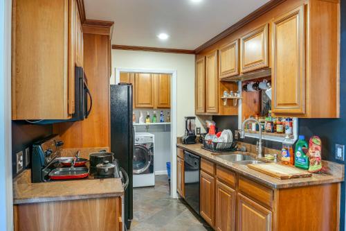Nashville Getaway with Gazebo, 11 Mi to Downtown! in Nashville, USA
