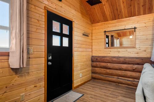 Charming Log Cabin Mountain Views, Philipsburg in Philipsburg (MT)