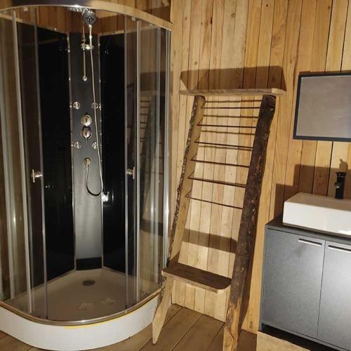 Fürdőszoba, Gîte la Ferme du piefaud (Gite la Ferme du piefaud) in Saint Cirgues En Montagne