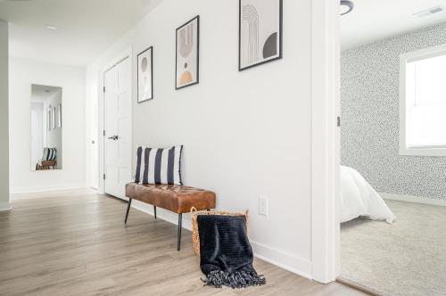 Comfy 3 Bd,2Ba Cottage in the City - ATL in Knight Park-Howell Station