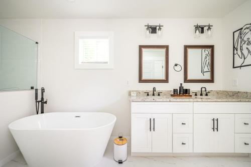 Comfy 3 Bd,2Ba Cottage in the City - ATL in Knight Park-Howell Station