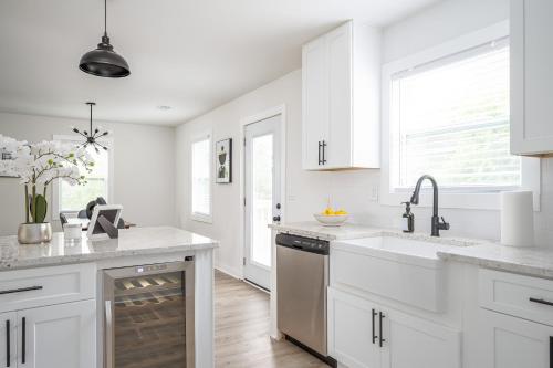 Comfy 3 Bd,2Ba Cottage in the City - ATL in Knight Park-Howell Station