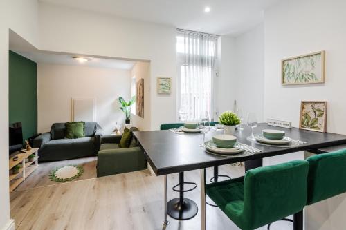spacious 5 bedroom house - Liverpool - Free parking - contractors, Liverpool (fotografie 2)