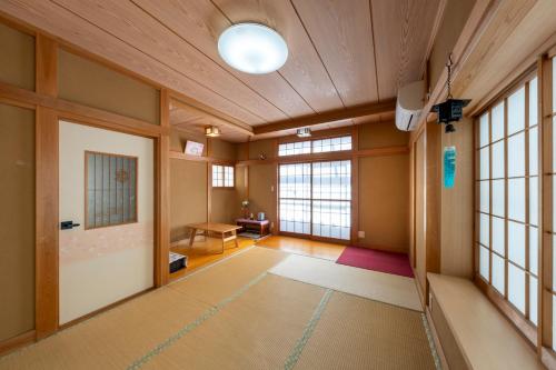 SUZUNONE The only private lodging in Tokyo 2 min walk natural hot springs near BIG super market ASAKUSA AKIHABARA SKYTREE nearby Japanese TATAMI style For 2 to 8 guests, Tokio