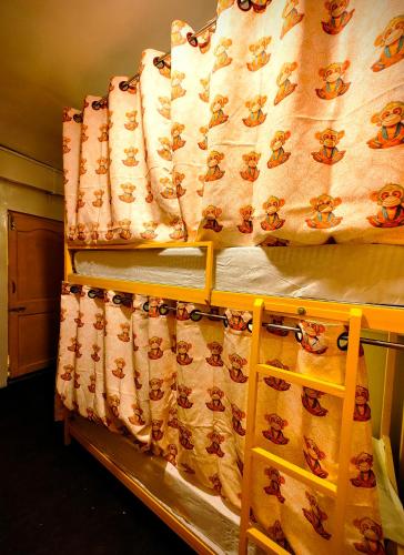 1 bunk bed