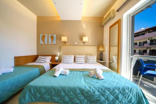 Manos Studios Room Type - Standard Triple Studio