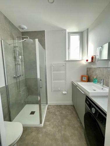 Vannas istaba, Appartement cosy et calme avec parking et terrasse privés (Appartement cosy et calme avec parking et terrasse prives) in Cravanche