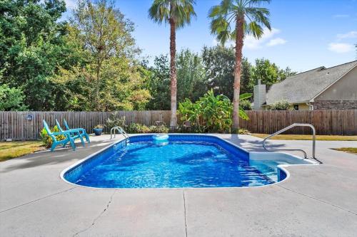 Endless Summer Retreat with Private Pool near Beach in Gautier, USA