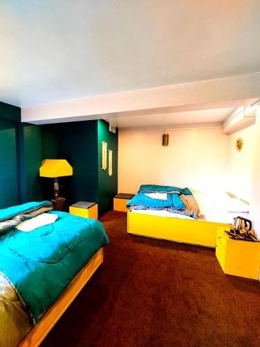 2 double beds