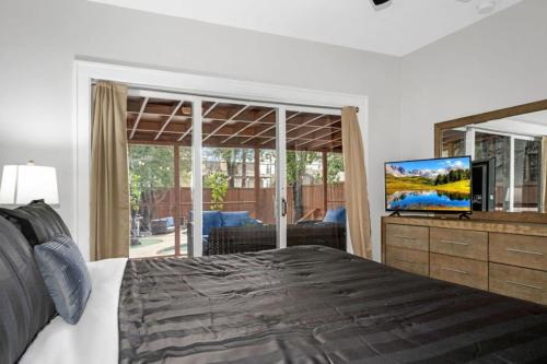 Brand New. The Oak Lawn Glam House. POOL. Backyard Oasis. in Dallas, USA