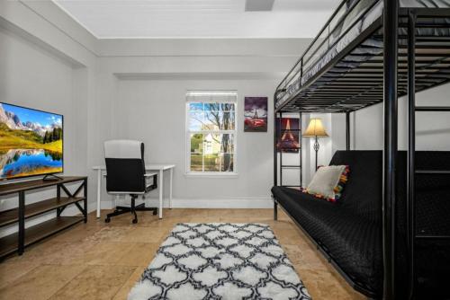 Brand New. The Oak Lawn Glam House. POOL. Backyard Oasis. in Dallas, USA
