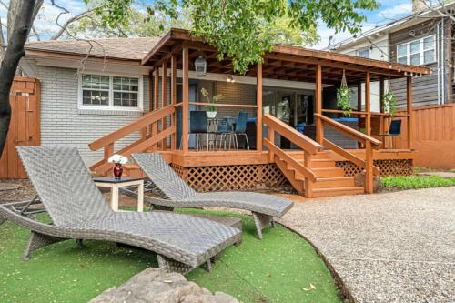 Large Groups Welcome at Oak Lawn House, Condo and Pool in Dallas, USA
