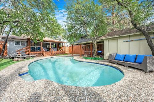 Large Groups Welcome at Oak Lawn House, Condo and Pool in Dallas, USA