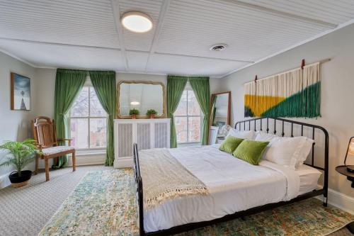 Top-Floor 1BR in Historic Capitol Hill near แคปปิตัล