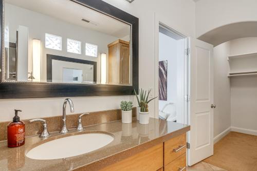 Bright Modern Abode - 32 Miles to Zion Natl Park! - image 14