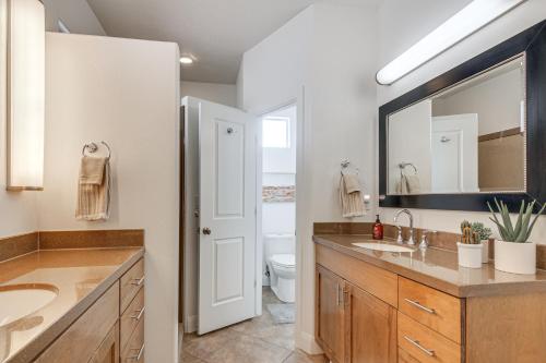 Bright Modern Abode - 32 Miles to Zion Natl Park! - image 10