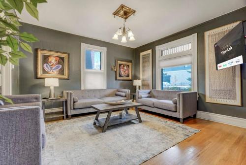 Tiger Lair Walk to CC Historic Downtown COS 4BR