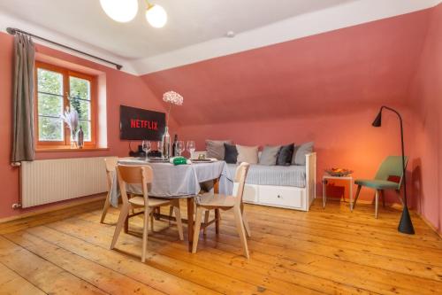 City-Loft in Villa 100und10 - Charmantes Dachstudio beim Lendkanal in Klagenfurt am Wörthersee, Österreich