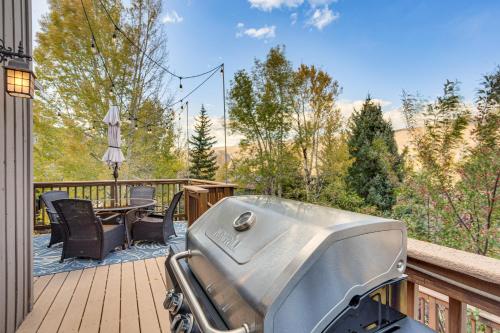 Rocky Mountain Retreat: 2 Mi to Beaver Creek! - Tap to explore photos