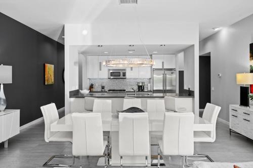Spectacular Home in The Morrison w/ Private Pool in Palm Springs, USA